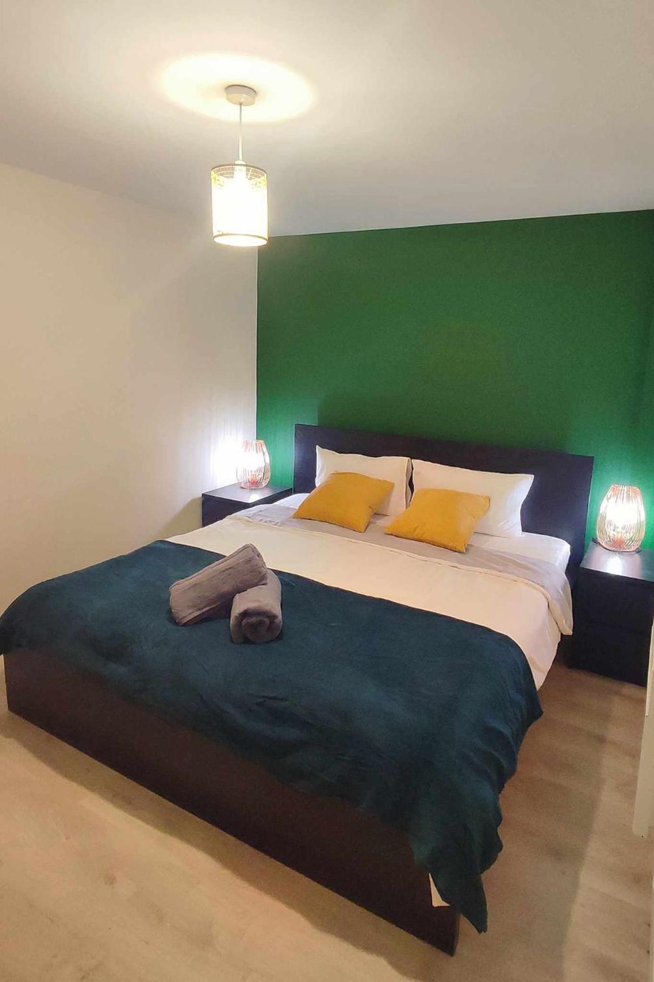 Duplex Apartment In Leeds With King Size Bed - Long Stay Rates Available 외부 사진