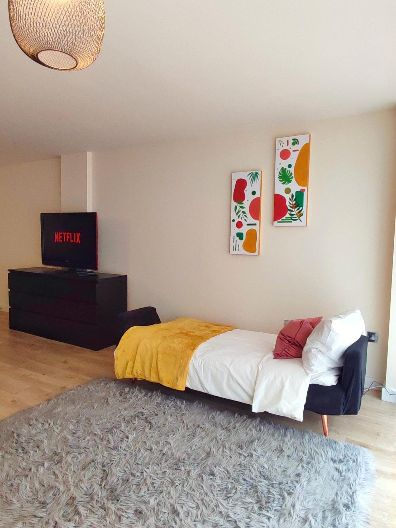 Duplex Apartment In Leeds With King Size Bed - Long Stay Rates Available 외부 사진
