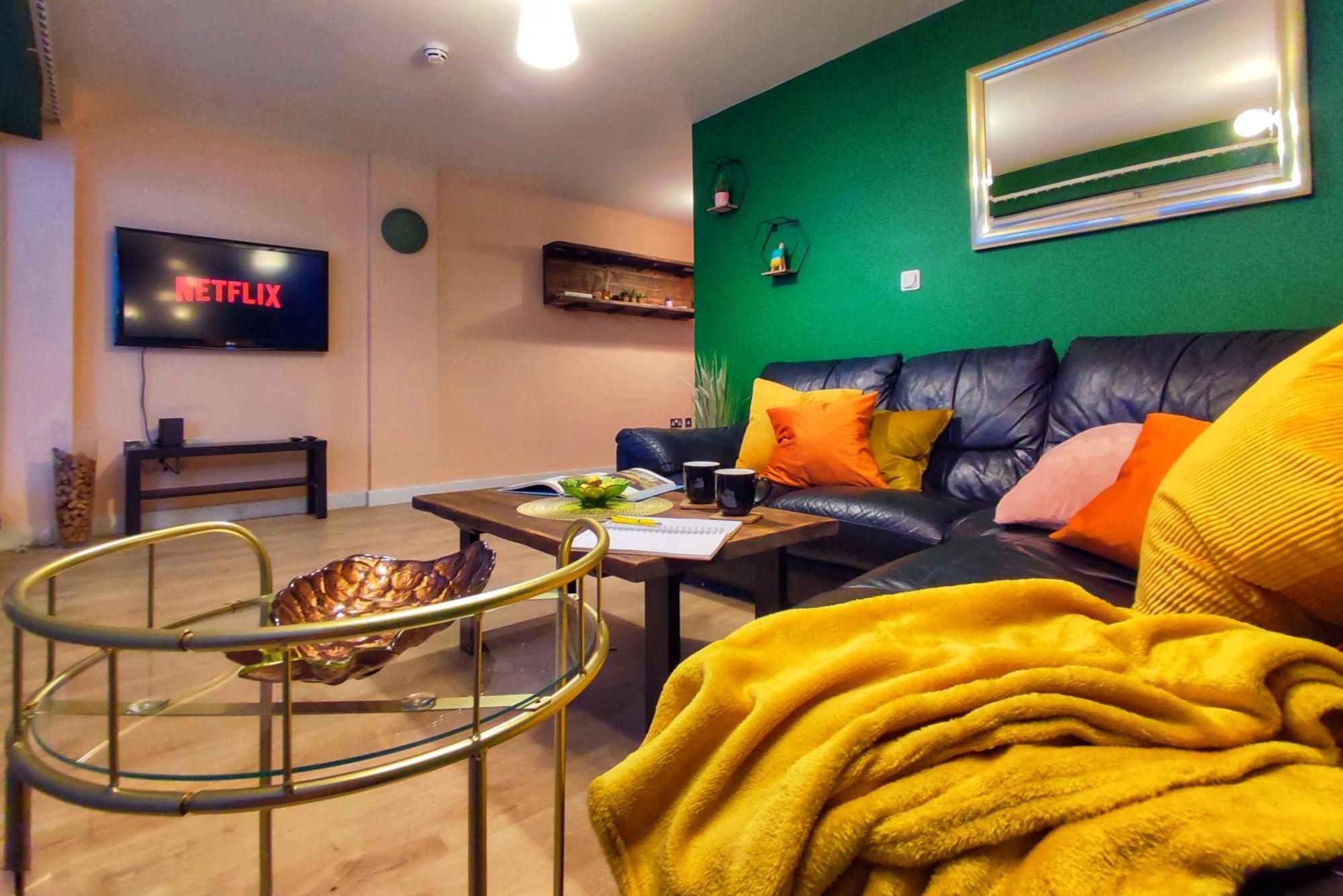 Duplex Apartment In Leeds With King Size Bed - Long Stay Rates Available 외부 사진